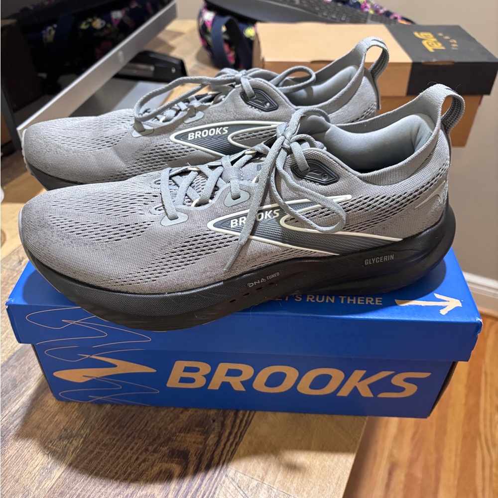 Men’s Brooks Glycerin 22 Size 10.5 Grey / worn 2 days
